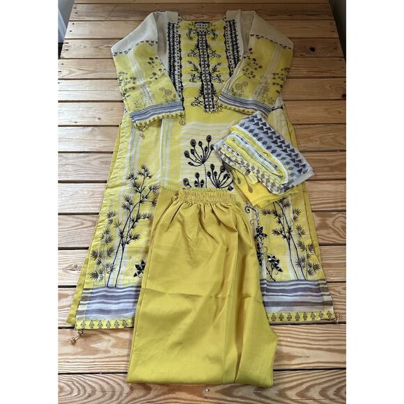 NEW Bench Mark Kurti Set Size Medium Women’s Yellow - Picture 1 of 16